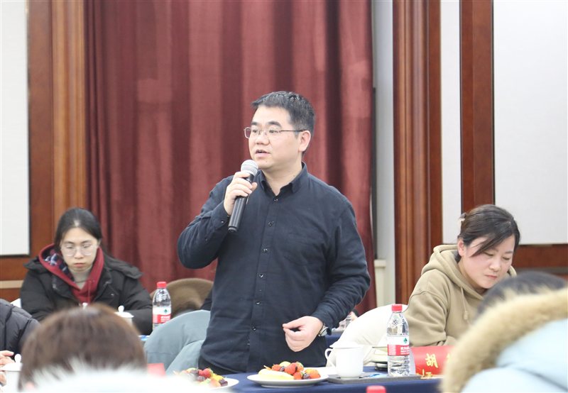 集團與泰州中學聯合舉辦“校企同關愛，勵學助成長”座談會