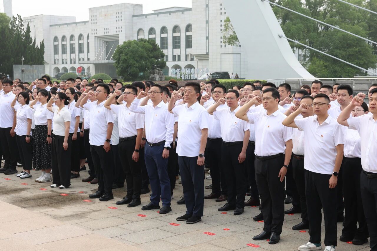 表彰先進(jìn)淬黨性 紅歌揚(yáng)志啟新局|揚(yáng)子江藥業(yè)集團(tuán)慶祝中國(guó)共產(chǎn)黨成立105周年