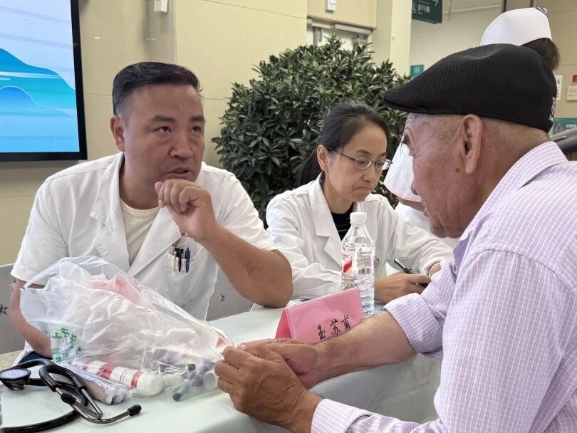 聚焦“一老一小”民生關切，揚子江藥業集團持續開展健康關愛公益行動